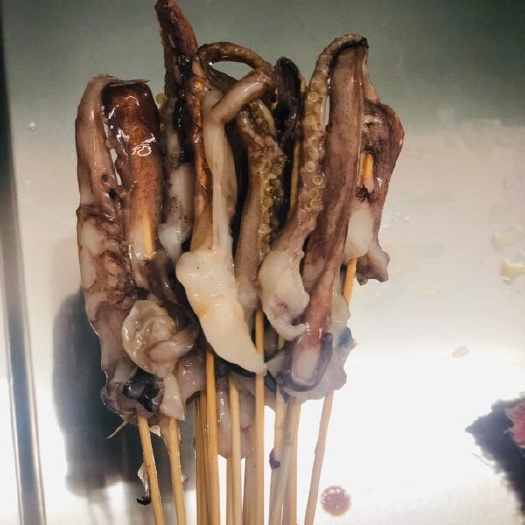红安县鱿鱼丝 鱿鱼须，鱿鱼须串，2000规格厂家直销。