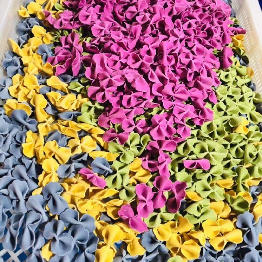 厦门蔬菜面 本产品蝴蝶面都是蔬菜汁制作的，没有任何添加剂