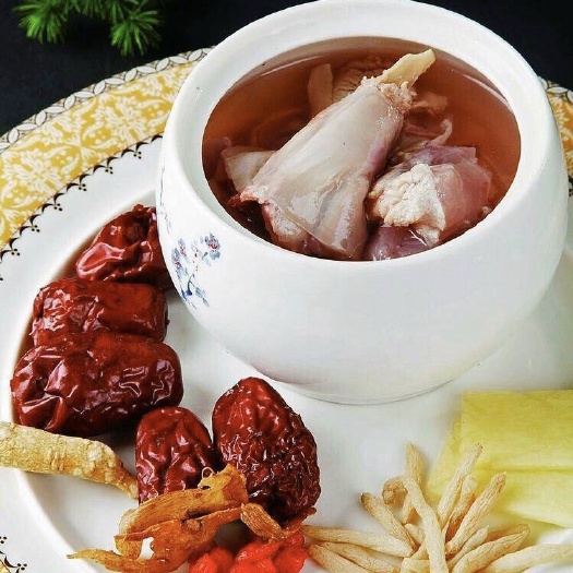  【助农扶贫】
农家鲜兔肉，单只兔肉净重1000g-1200g