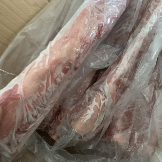 临沂猪骨头  我们是山东临沂屠宰厂，主做各种猪分割产品