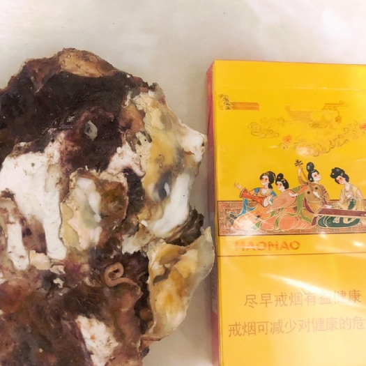 乳山市 乳山牡蛎，通货1.4-4两。一箱10斤