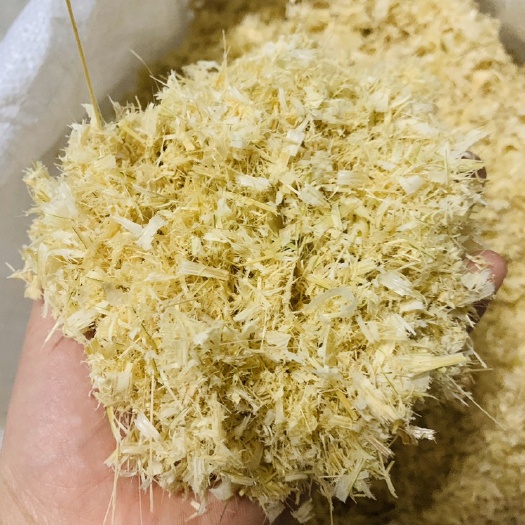 家里开厂加工竹制品，所以会有很多竹屑，可以用来养小动物