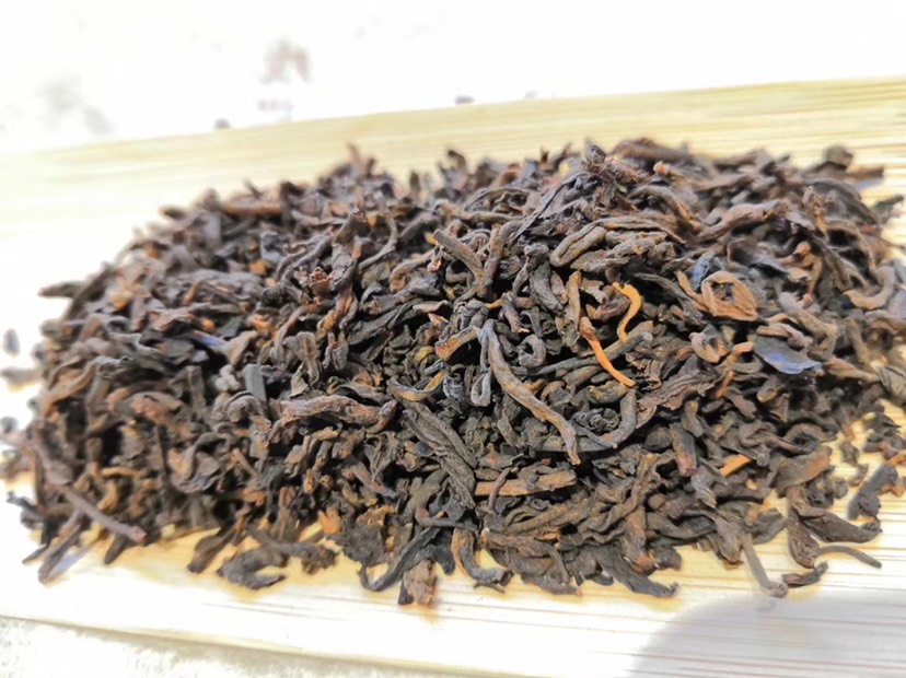 老树普洱 香气馥郁，滋味纯正，药香味浓郁，汤色酒红透亮