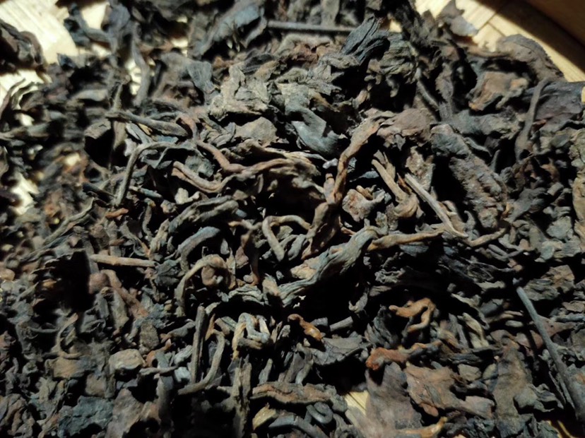 老树普洱 香气馥郁，滋味纯正，药香味浓郁，汤色酒红透亮