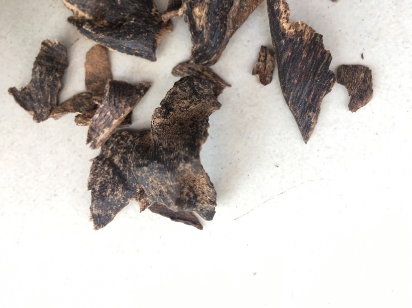 沉香沉水壳子，天然沉香，放进水即沉，现货仅有5克包邮