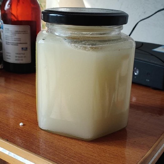 杭州 正宗蜂蜜。蜂巢蜜。百花蜜，枇杷蜜。土蜂蜜。蜂王浆