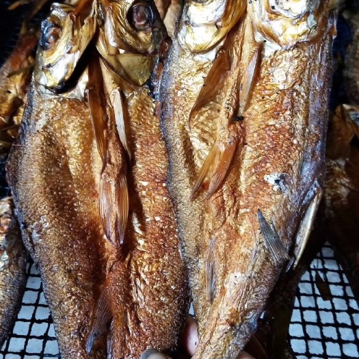 湘乡市腊鱼 纯新鲜河产刁子鱼，经过白醋杀菌，腌制，太阳晾晒，蒸熟，米糠熏