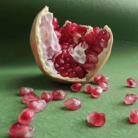 蒙自市云南蒙自绿籽老树石榴，皮薄，汁多，味甜，籽软，甜度高，中秋送