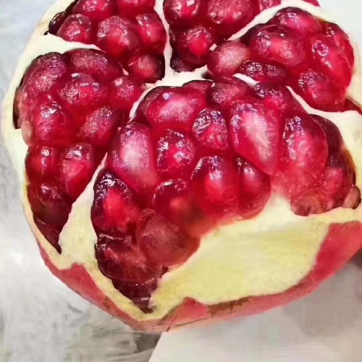 西安临潼石榴  临潼红籽石榴，脆甜多汁，颗粒饱满，9个装，双节送礼不二之选