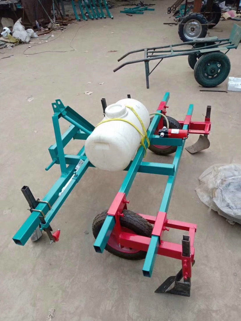 南宫市地膜机械  厂家直销拖拉机带的打药覆膜机一体机