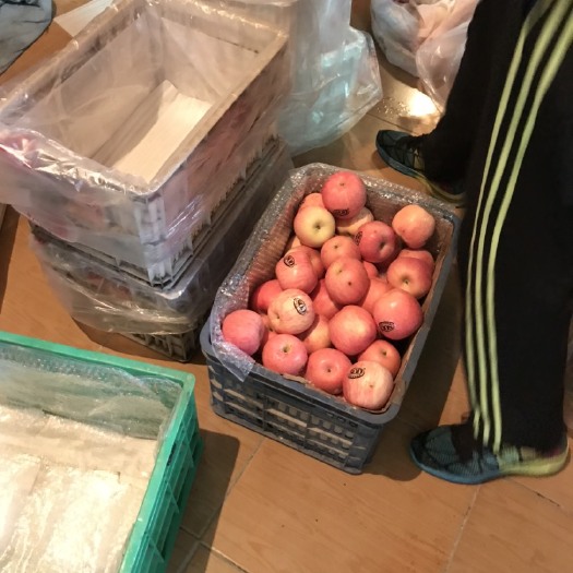 灵宝市灵宝苹果  包装中。