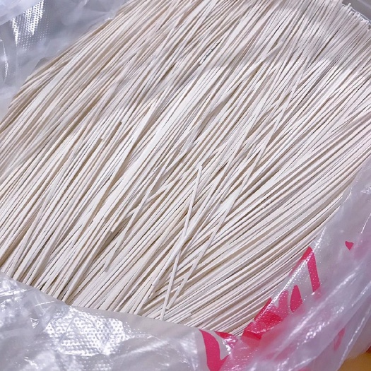 蓬溪县凉皮 面皮 面条劲道  口感爽滑 比市面的很多面条口感都好 不混汤