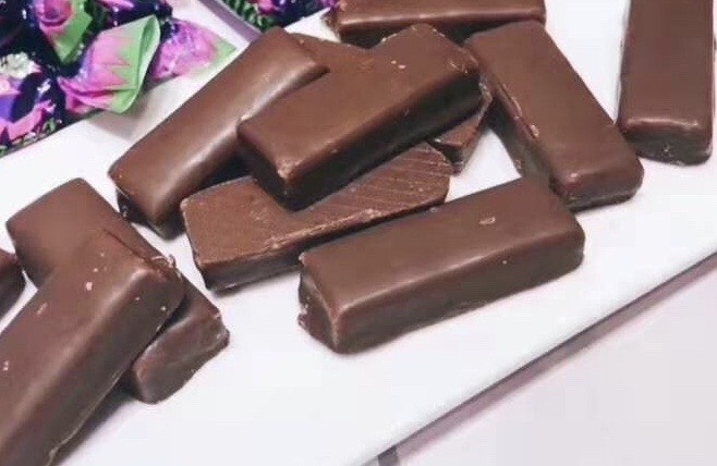义乌市紫皮糖俄罗斯风味紫皮糖巧克力糖花生杏仁巧克力紫皮糖