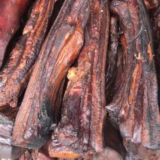 龙胜县农家土猪炭火橙皮烟熏腊肉，肥瘦相间7分瘦三分肥小朋友也喜欢吃