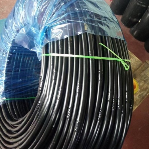 济南大量现货直供农田灌溉用滴灌管 黑色滴灌带管 内镶圆柱式滴灌管