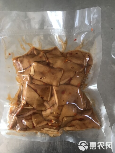 油豆腐  各种包装豆制品，产品有豆腐干，豆泡，油皮，熏烤豆腐块，熏烤豆