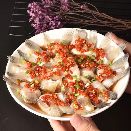 鱼鳍鲈鱼翅三文鱼翅巴沙鱼翅鮰鱼翅鱼下巴食堂快餐烧烤食材批发