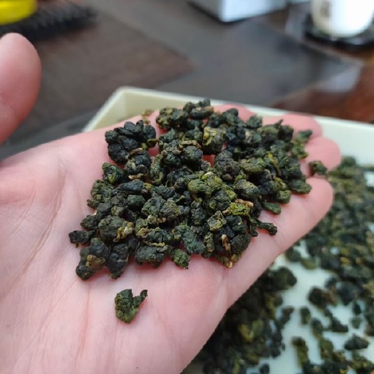 高山茶 新茶高冷乌龙茶梨山茶茶叶颗粒厚实，汤色蜜绿透