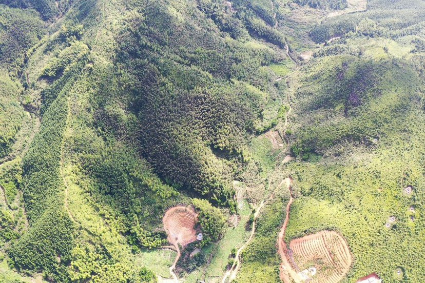 矿山用地 合适做风力发电，光伏发电，另有种植和养殖用地