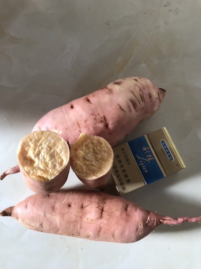 龙薯  新鲜龙九红薯。