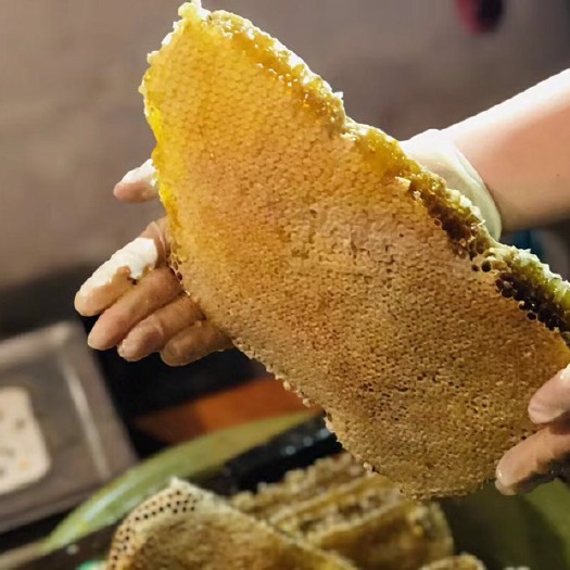 青川县 自家蜂场的土蜂蜜 百花蜜，保证质量 量大从优，欢迎老板前来骚