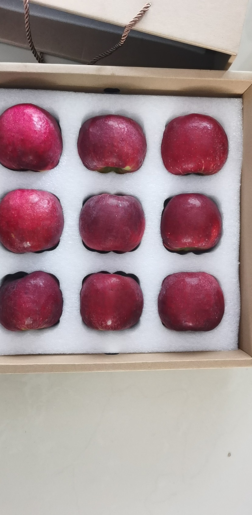 石林彝族自治县 云南石林高原新鲜华硕苹果长在石头上的苹果当季包邮5斤装