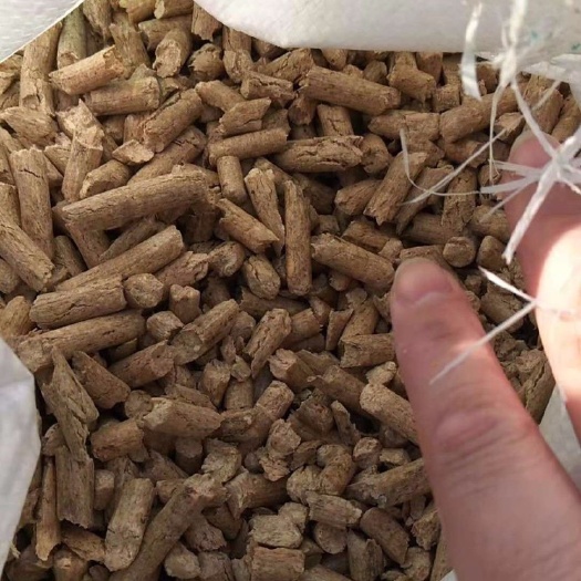 惠民县燃料 杂木生物质颗粒900一吨。每天现货十吨左右，