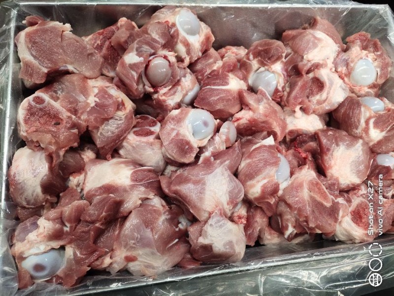 猪骨头 前棒骨，前肉骨，肉多有骨髓一个六两左右，酱大骨自助专用