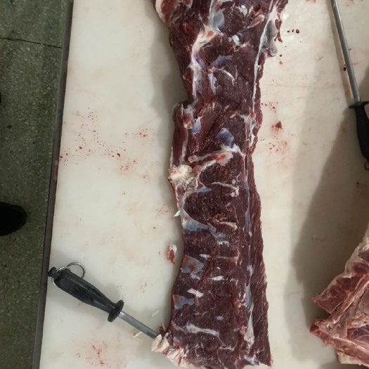 包头牛肉类 内蒙伊德肉业，屠宰加工，大量销售4分体，16分体热鲜冰鲜牛肉