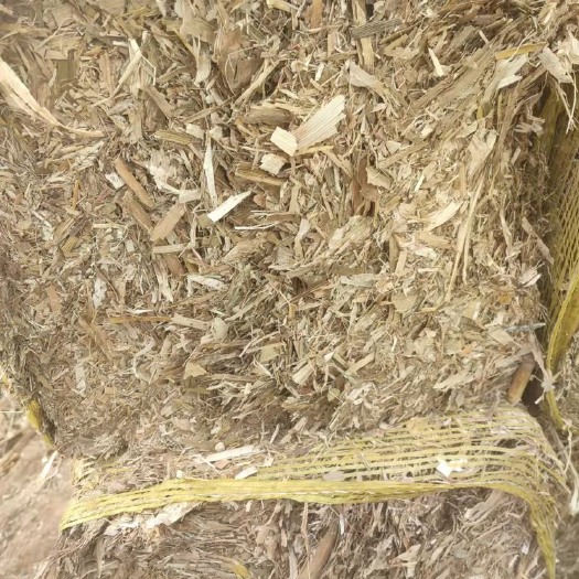 沈阳牛羊干草，玉米积杆，手工砸断，20个水以下，干干的！