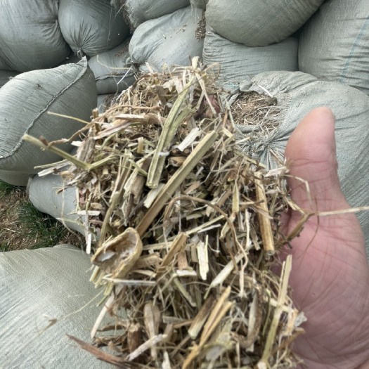 唐河县花生秧软包草段牛羊驴马饲料