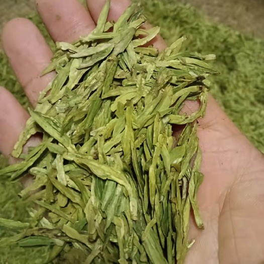 新昌县龙井茶 头茶，自己家采的，香好喝的