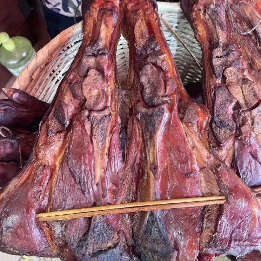 重庆市烟熏全干对开腊猪脚 一手工厂 摆摊展会门市供应 常年不断货