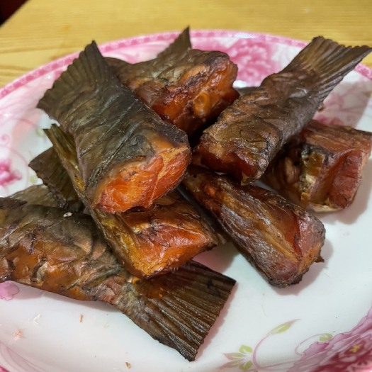 长沙烟熏草鱼尾