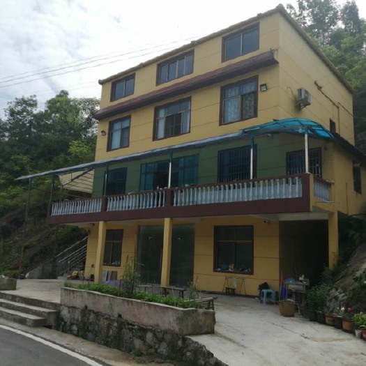 重庆市巴南区姜家镇400平出zu，年z金3万，四层楼，通水电气，门