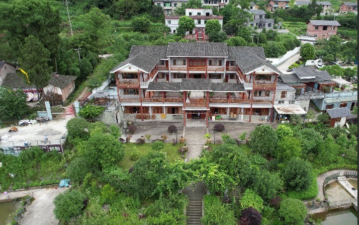 重庆市巴南区圣灯山镇度假山庄。可zu可zhuan ，