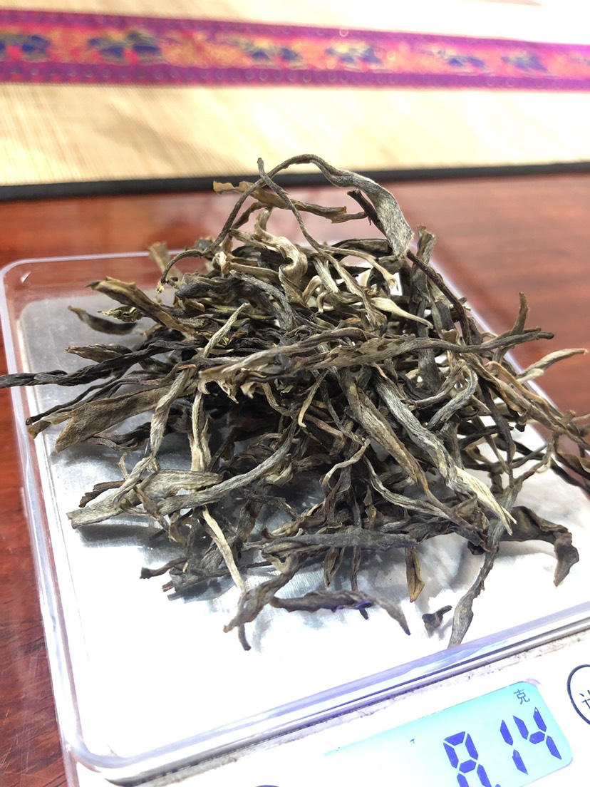 普洱茶生茶大树生茶毛料批发易武料头春，纯料