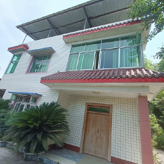 重庆市北碚西山坪400平农房，单家独户打造自己心仪的农家小院，公路