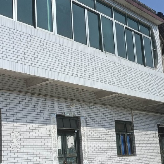 重庆市荣昌区铜鼓镇，独栋乡间别墅300平8000一年，门口带鱼塘，
