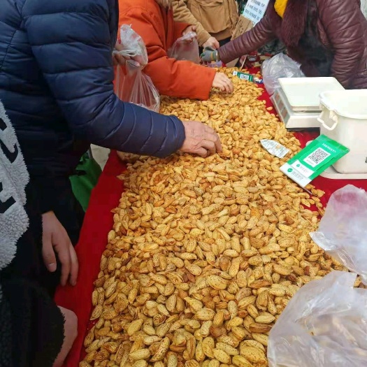义乌市巴旦木跑江湖地摊散装干果年货休闲零食坚果炒货巴旦木杏仁批发