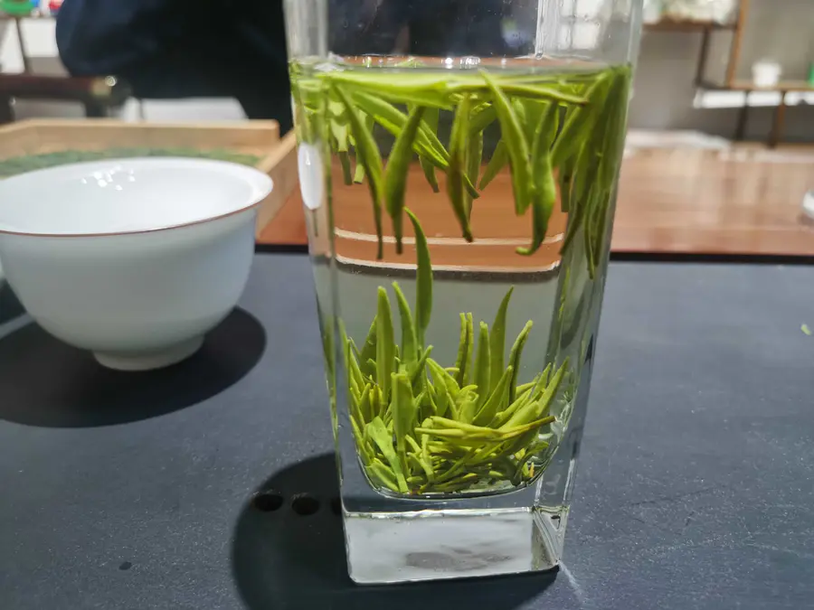 雀舌飘雪~绿茶• 100g